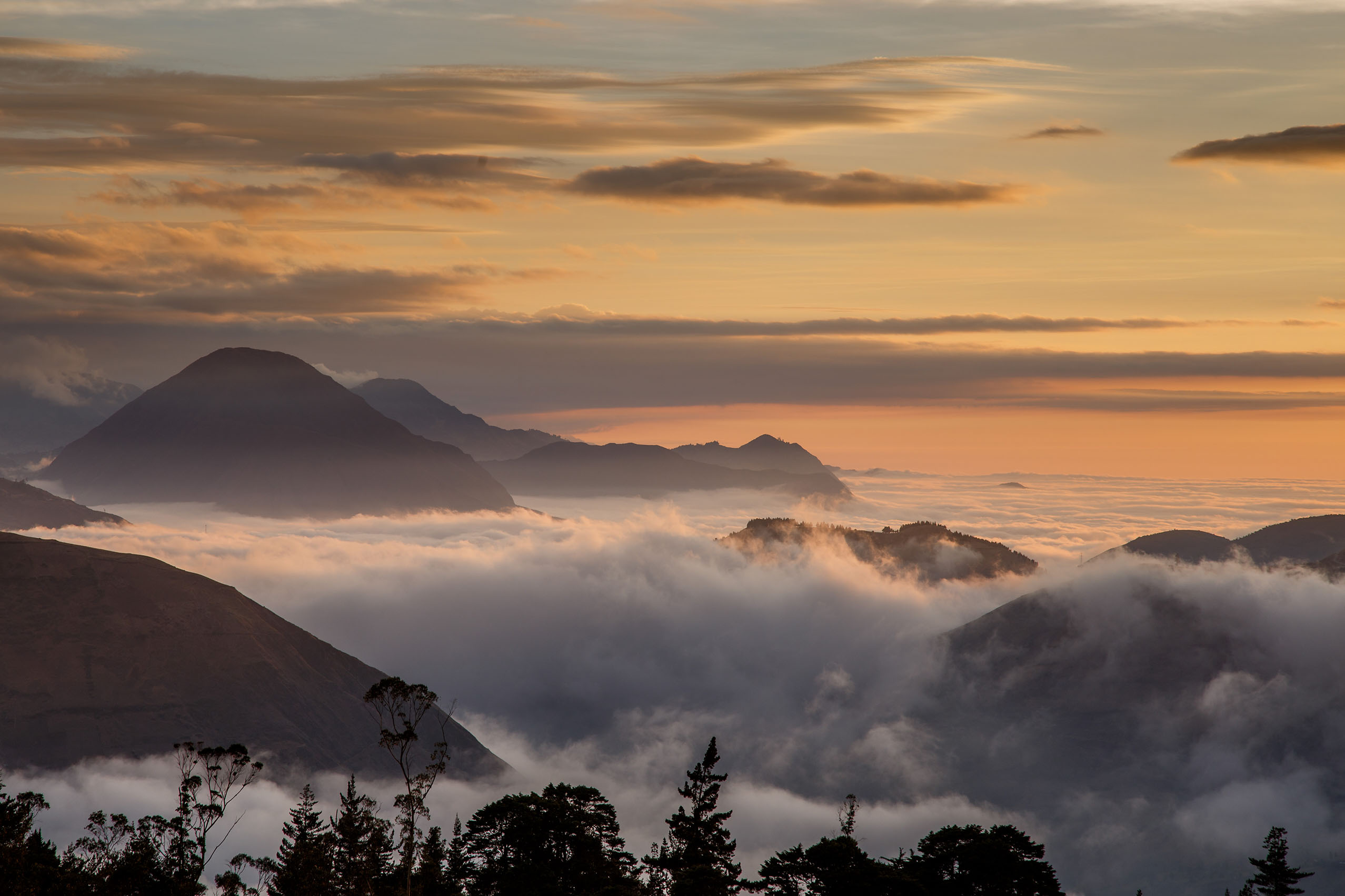 pretty sunset in Alausi